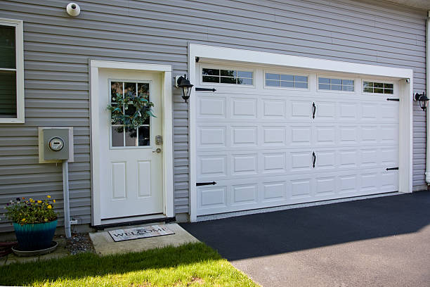 24/7 Emergency Garage Door Panel Replacement experts in Trinity, FL